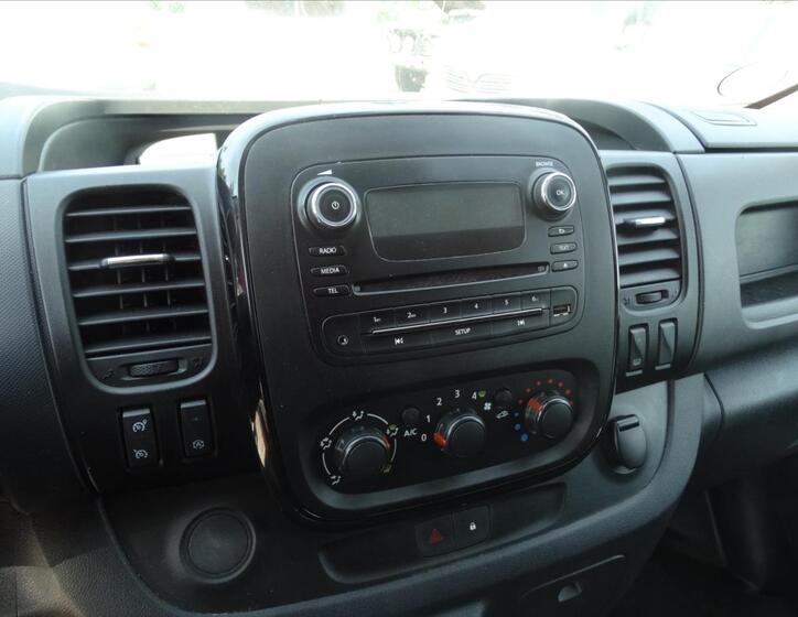 Opel Vivaro 23