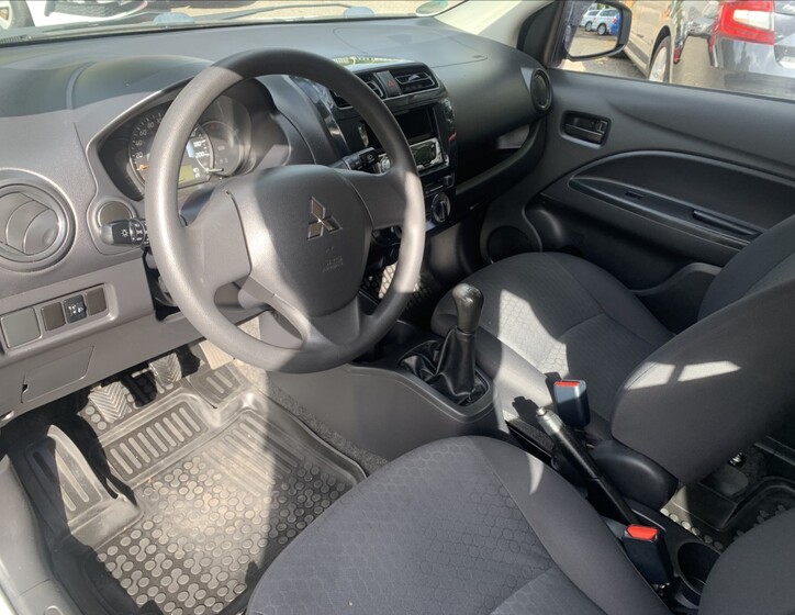 Mitsubishi Space Star 11