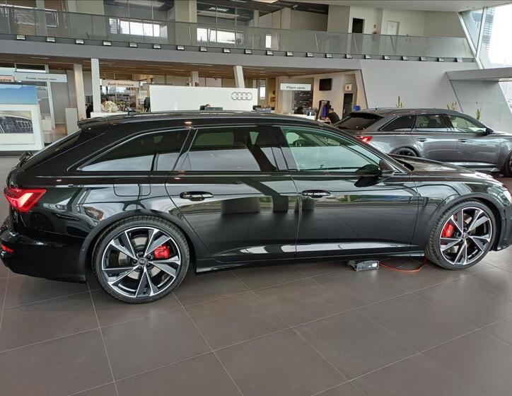 Audi S6 4