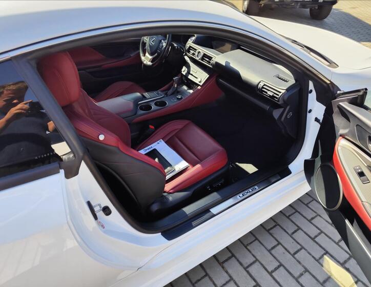 Lexus RC 300h 37