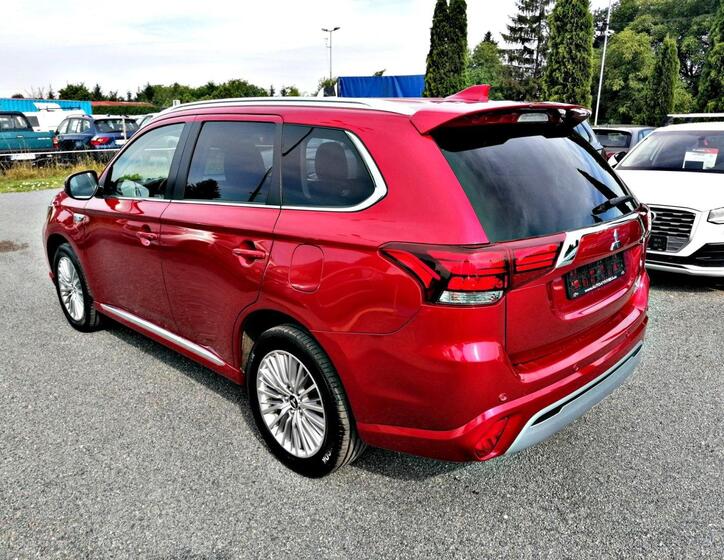 Mitsubishi Outlander 6