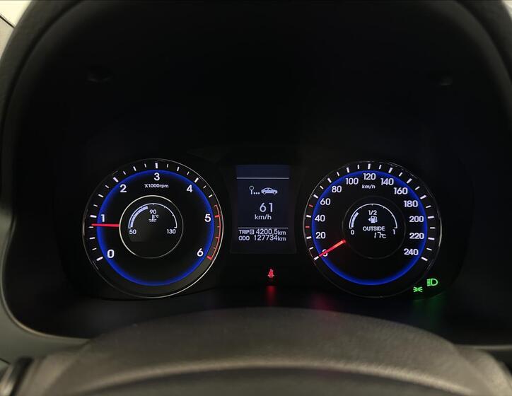Hyundai i40 12