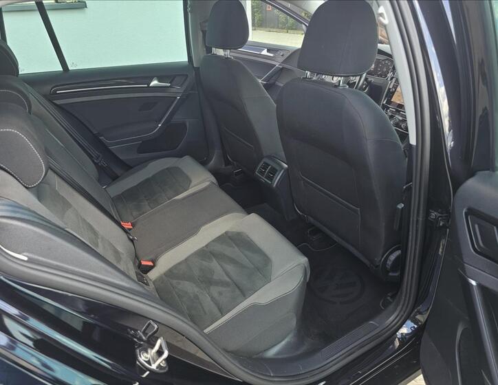 Volkswagen Golf 29