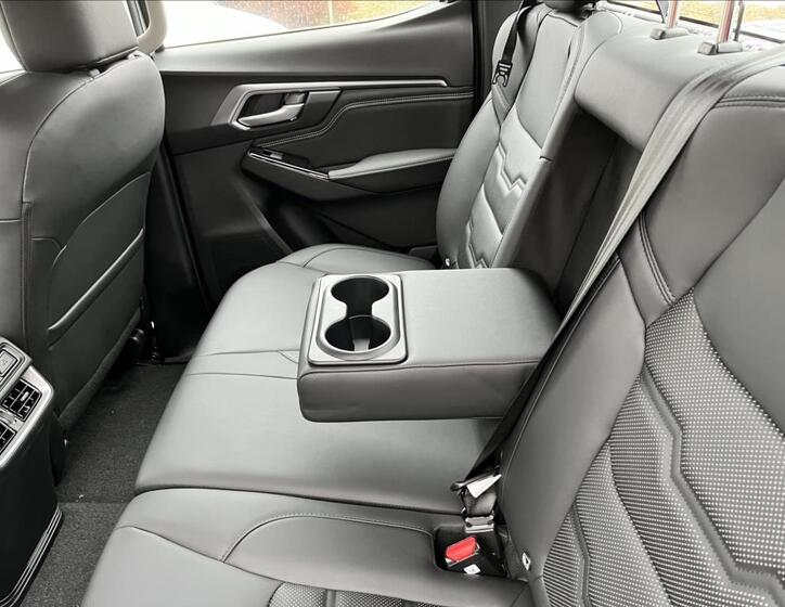 Isuzu D-Max 11