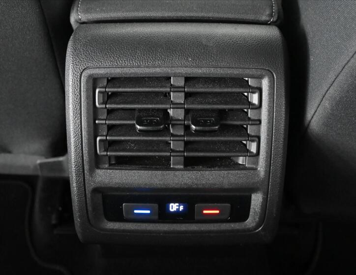 Volkswagen Golf 23