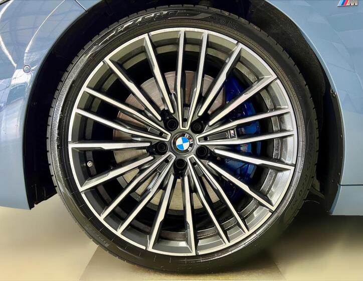 BMW Řada 8 9