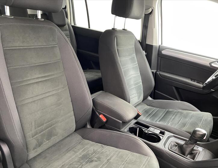 Volkswagen Touran 8