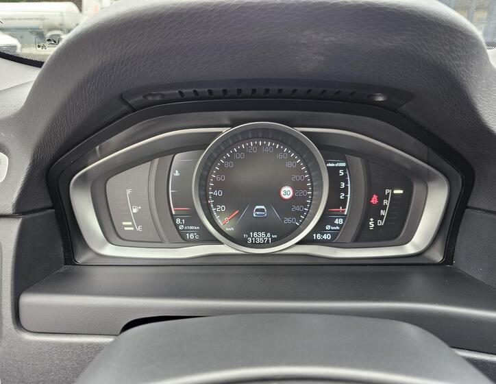 Volvo XC70 16
