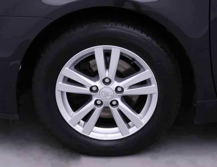 Toyota Avensis 25