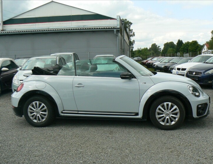 Volkswagen New Beetle 2