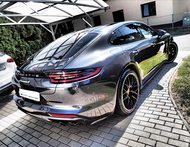 Porsche Panamera 5