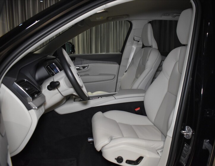 Volvo XC90 8