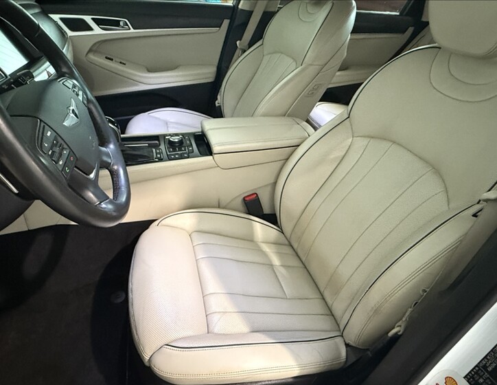 Hyundai Genesis 7