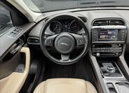Jaguar F-Pace 15