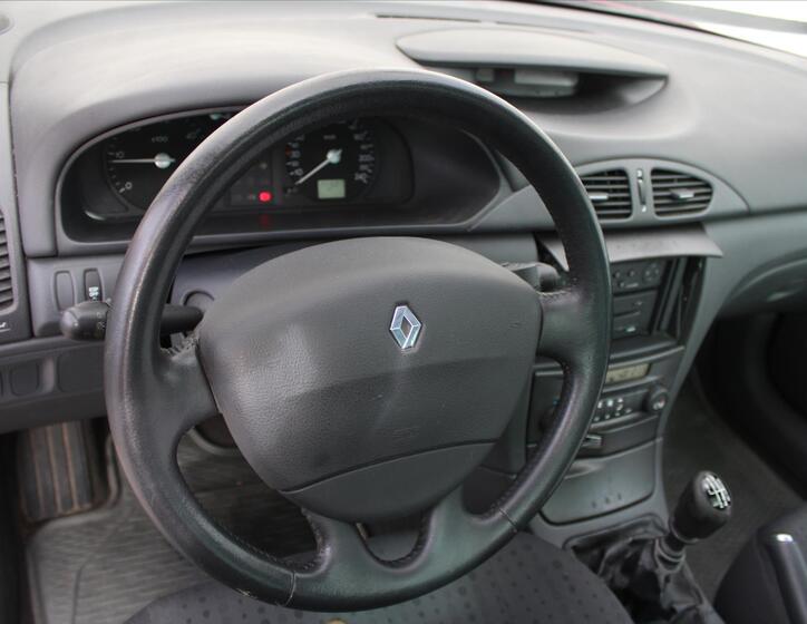 Renault Laguna 13