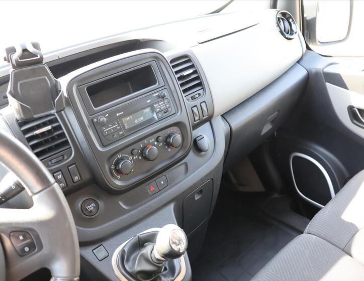 Renault Trafic 23