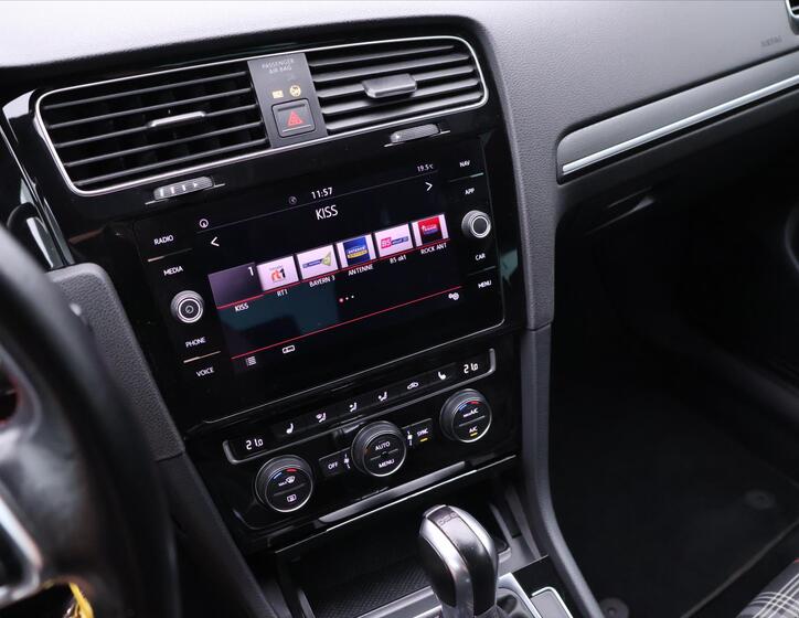 Volkswagen Golf 21