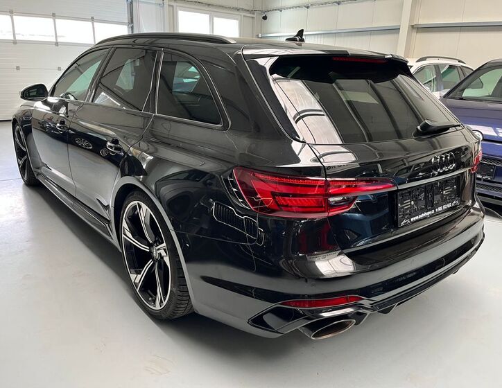 Audi RS4 4
