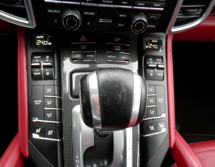 Porsche Cayenne 21
