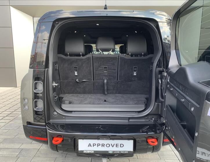 Land Rover Defender 13