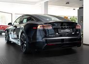 Tesla Model S 4