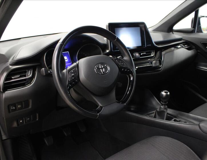 Toyota C-HR 10