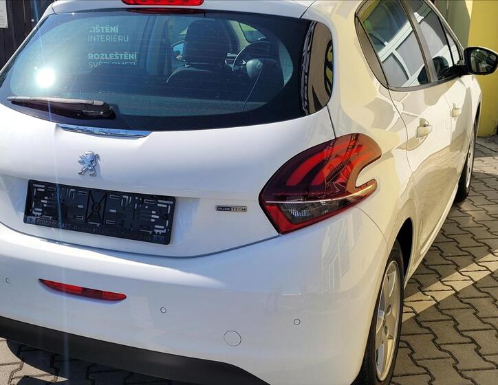 Peugeot 208 9