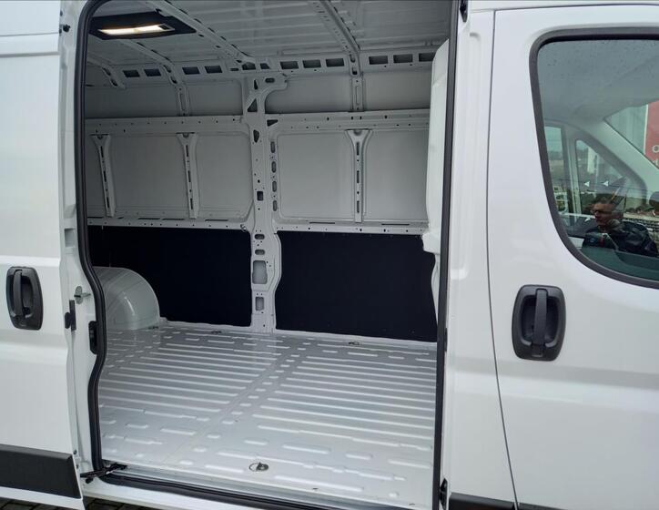 Toyota ProAce 9