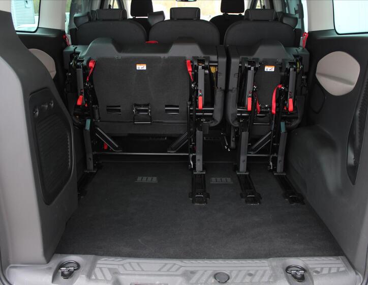 Ford Tourneo Custom 14