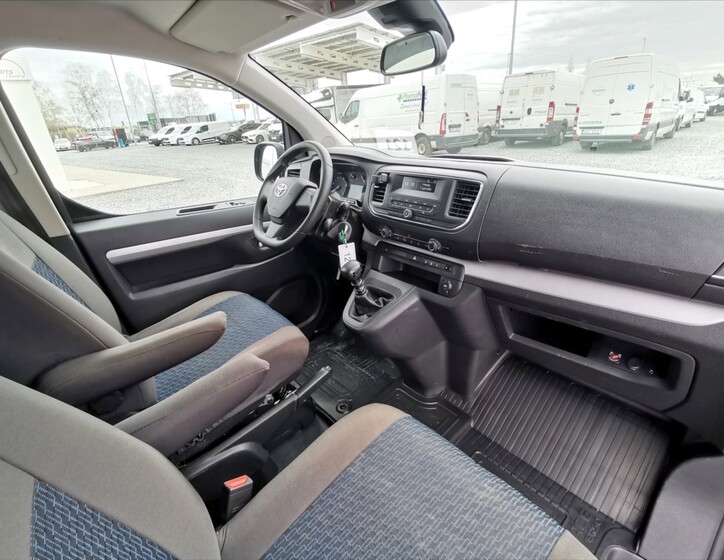 Toyota ProAce 8