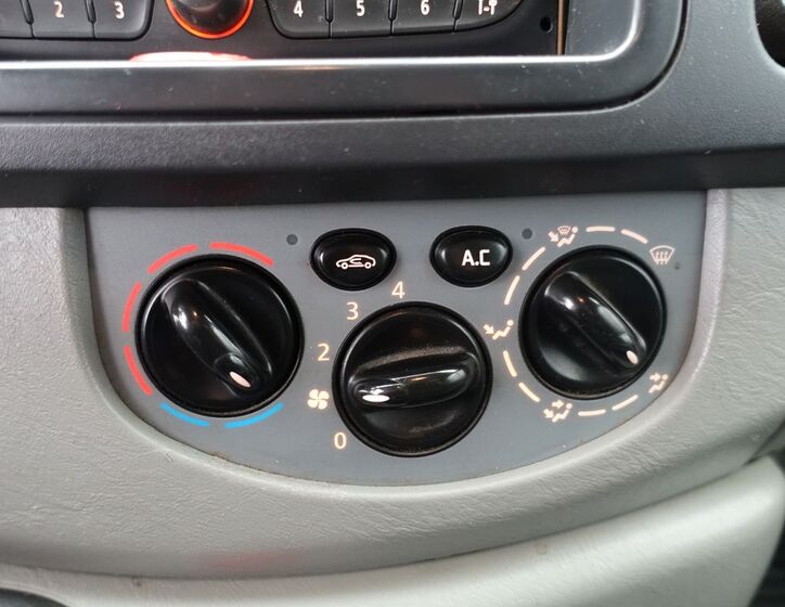 Opel Vivaro 11