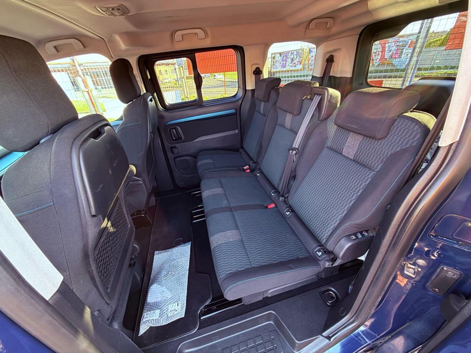 Peugeot Traveller 10