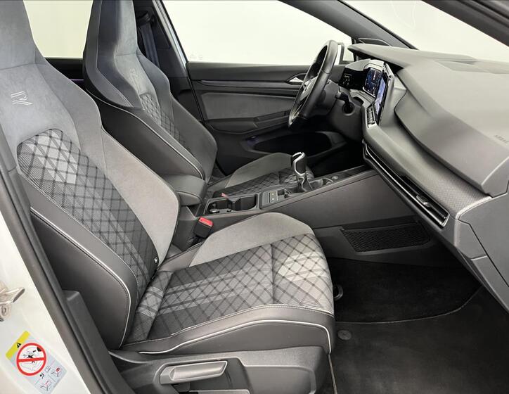 Volkswagen Golf 24