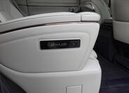 Lexus LM 350h 52
