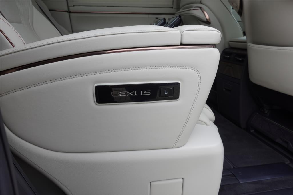 Lexus LM 350h