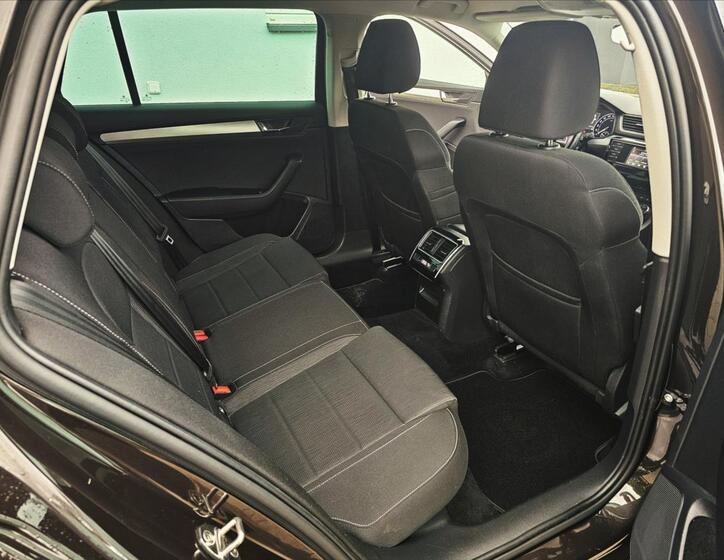 Škoda Superb 30