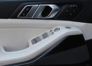 BMW X7 11