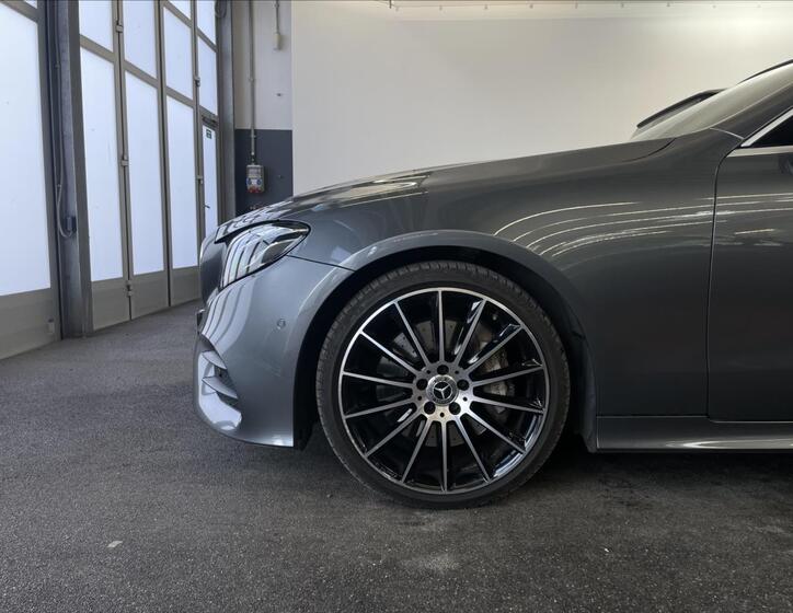 Mercedes-Benz Třídy E 28