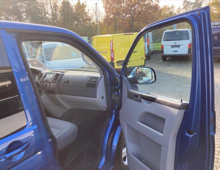 Volkswagen Caravelle 25