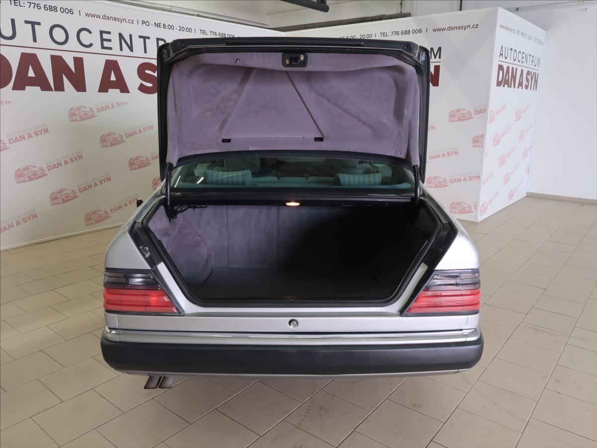 Mercedes-Benz 124