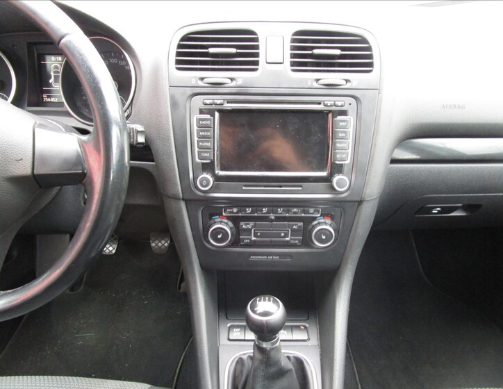 Volkswagen Golf 9