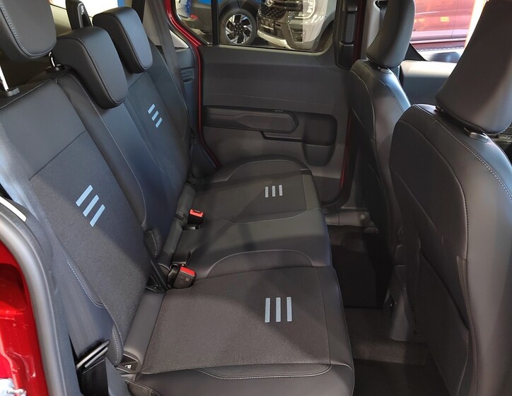 Ford Tourneo Courier 12