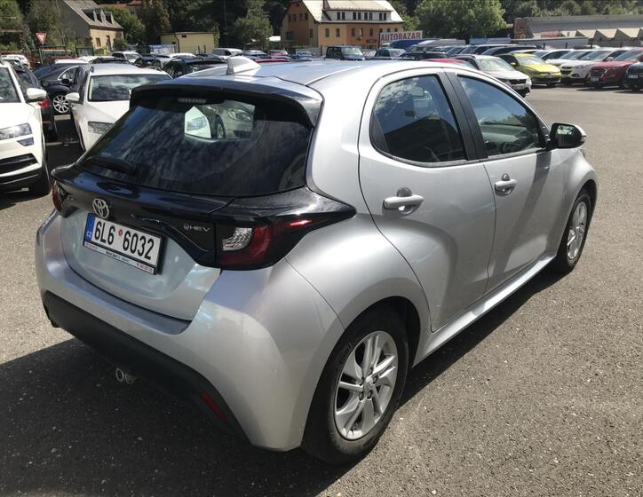 Toyota Yaris 5