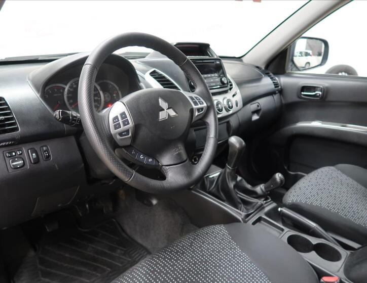 Mitsubishi L200 8