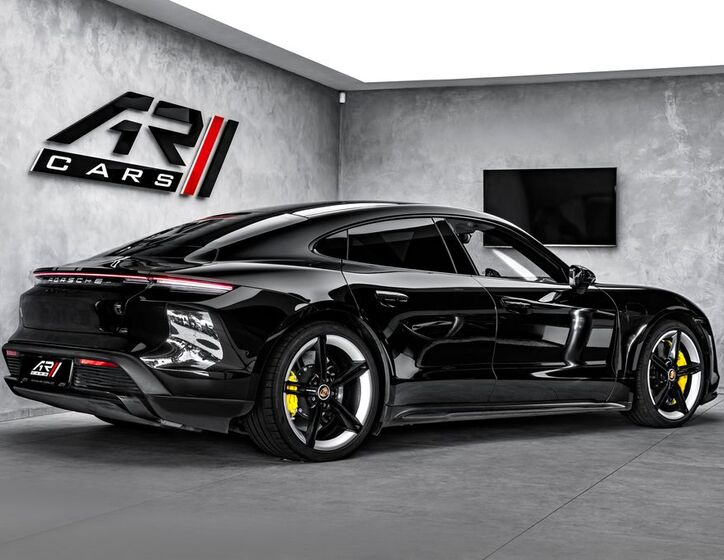Porsche Taycan 5