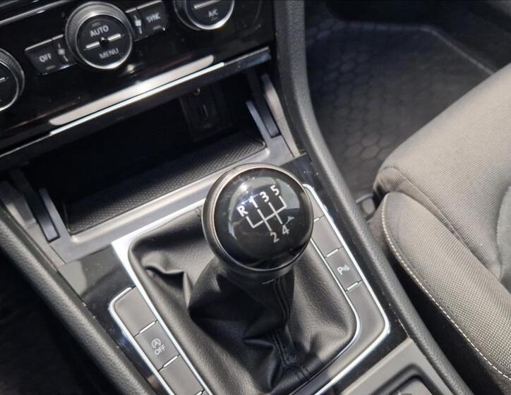 Volkswagen Golf 22