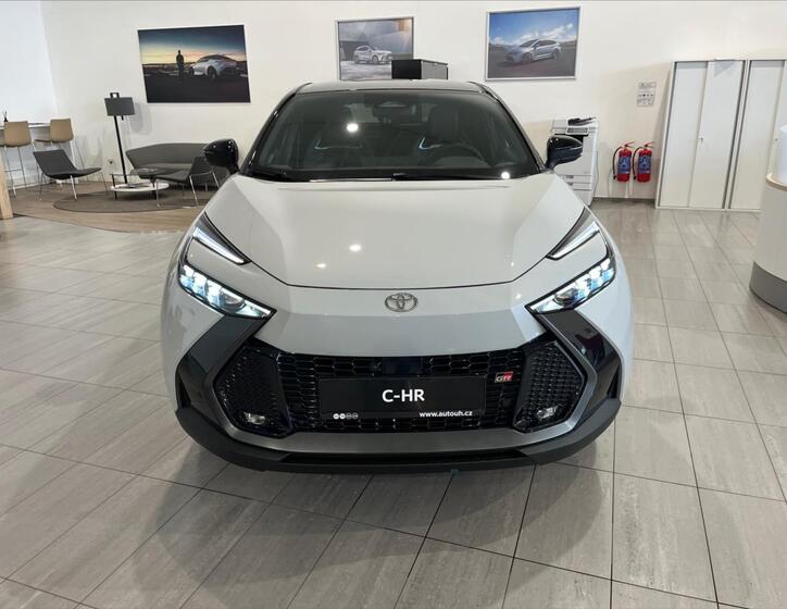 Toyota C-HR 2