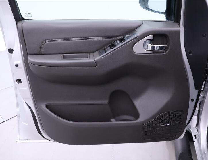Nissan Navara 10