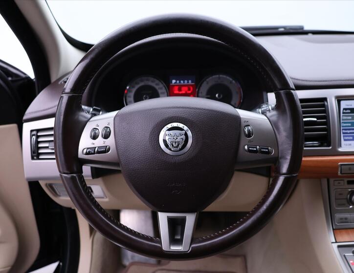 Jaguar XF 18