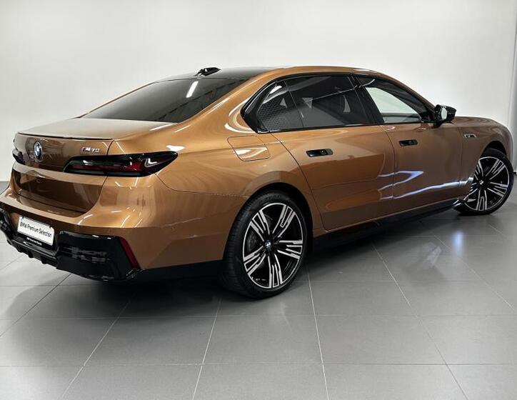 BMW i7 2
